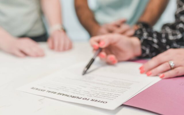 Compromis de vente immobilier : contenu, délais et conditions suspensives